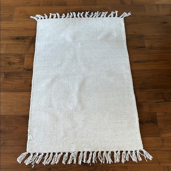 Vintage Style Woven Rug! - Picture 12 of 16